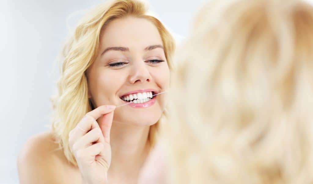 A importância do uso do fio dental