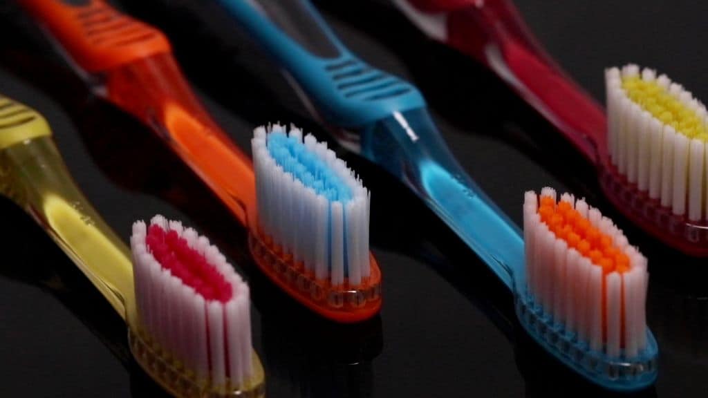 Condor relança a escova dental Agile