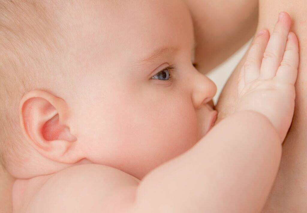 Agosto Dourado: os benefícios do aleitamento materno para a saúde bucal dos bebês