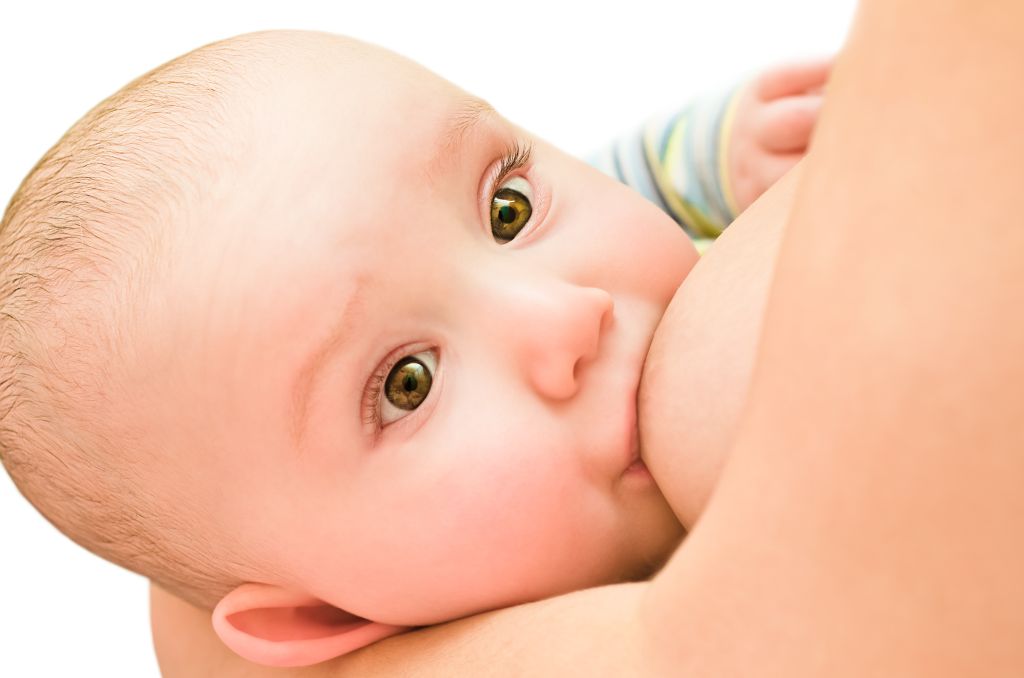 Aleitamento materno traz benefícios à saúde bucal