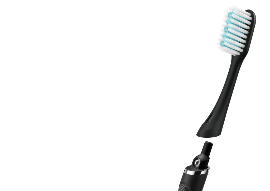 Oral-B lança escova manual com design premiado e cabeça substituível