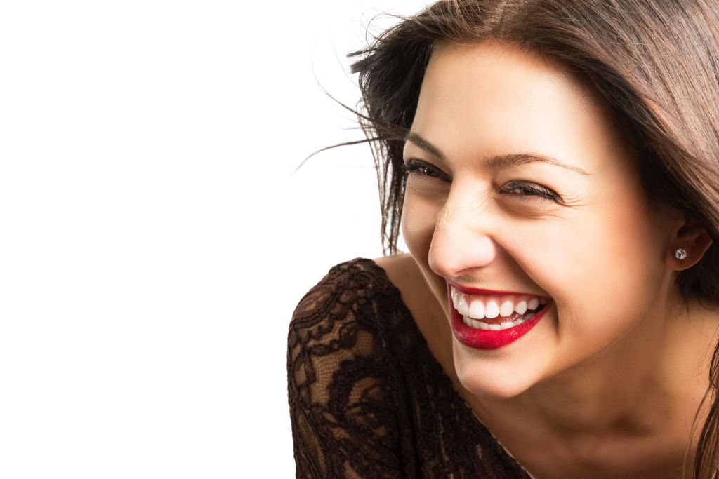 Curaprox e Bibancos criam parceria para que mulheres mostrem sua força através do sorriso
