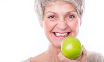 Idosos brasileiros estão vivendo mais e com menor índice de edentulismo