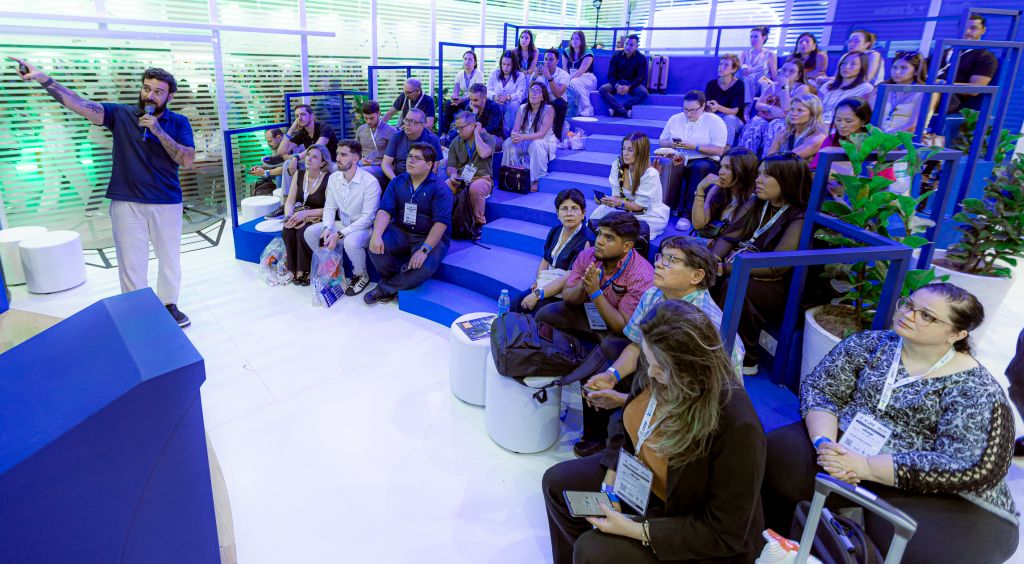 Oral-B firma parceria com o TikTok e aposta em inovação digital no 43º CIOSP