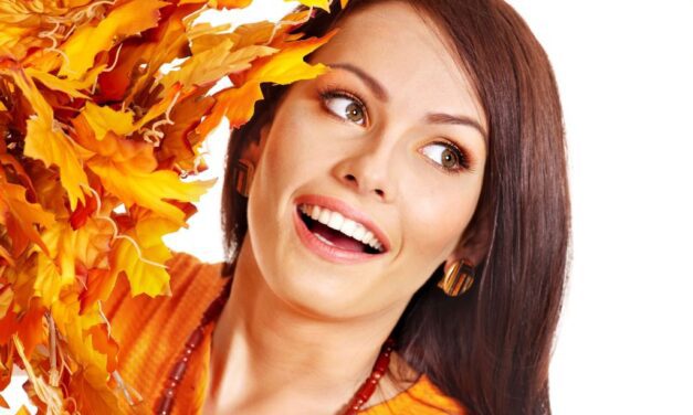 Mudanças hormonais podem impactar a saúde bucal das mulheres