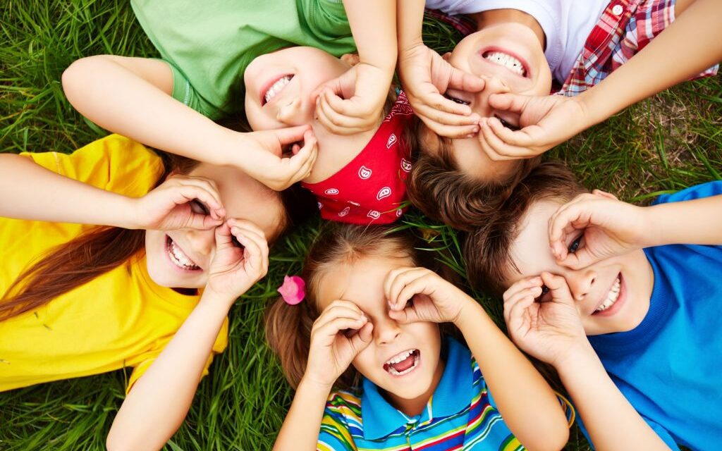 Psicologia das cores reduz a resistência infantil na hora de escovar os dentes