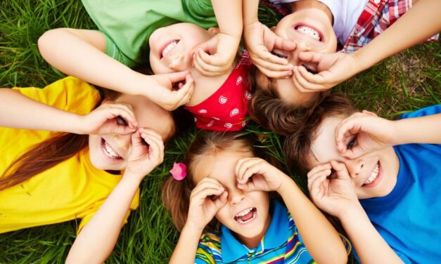 Psicologia das cores reduz a resistência infantil na hora de escovar os dentes