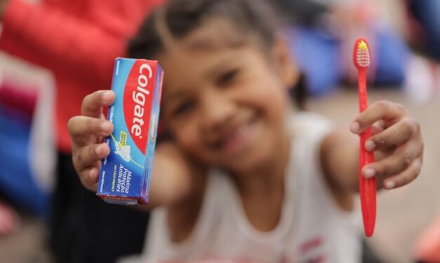 Colgate anuncia caravana de saúde bucal para 100 mil crianças em 2027